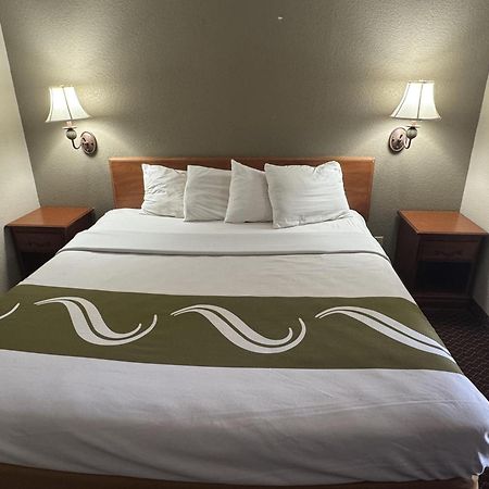 Rodeway Inn & Suites South Of Fiesta Park San Antonio Dış mekan fotoğraf