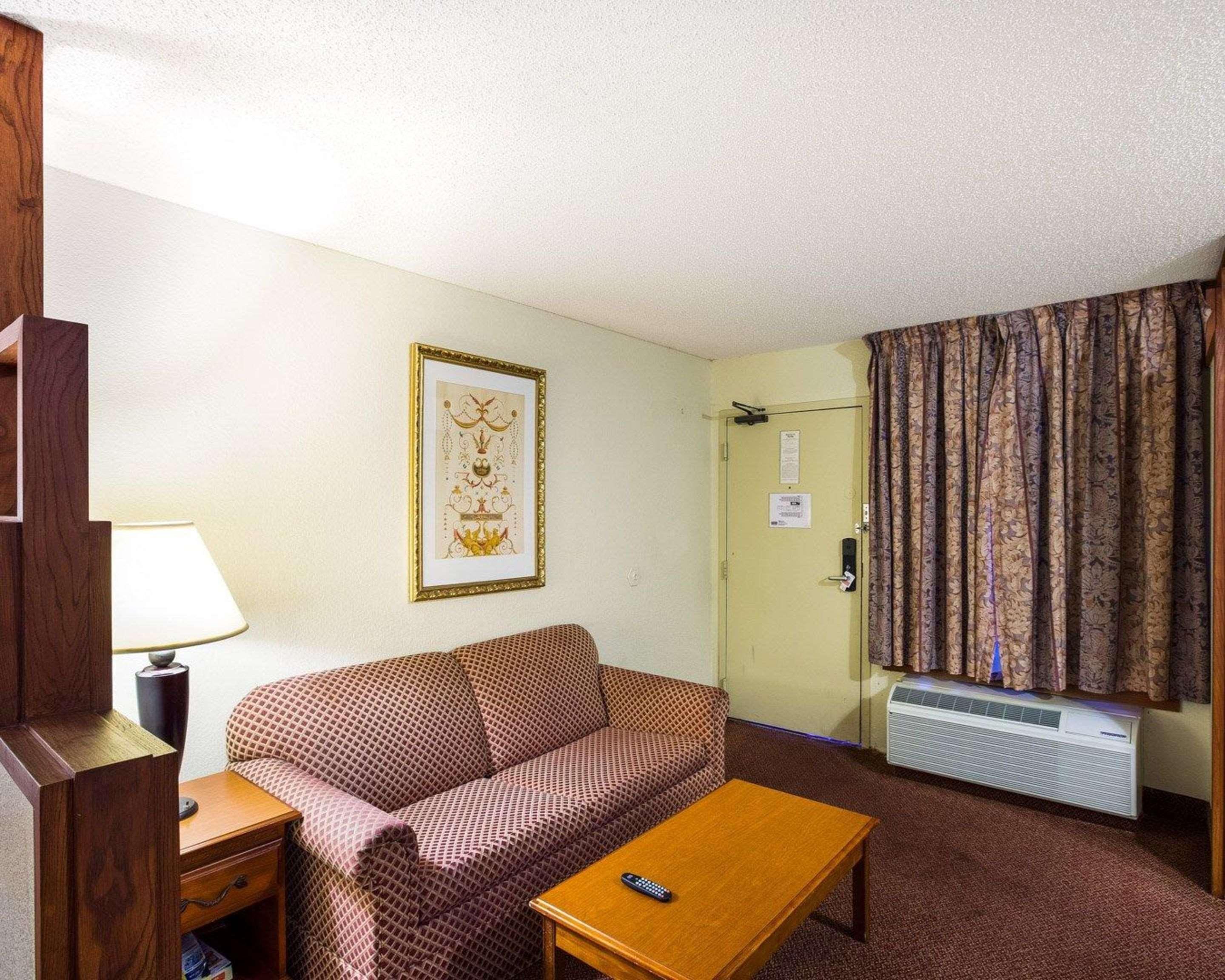 Rodeway Inn & Suites South Of Fiesta Park San Antonio Dış mekan fotoğraf