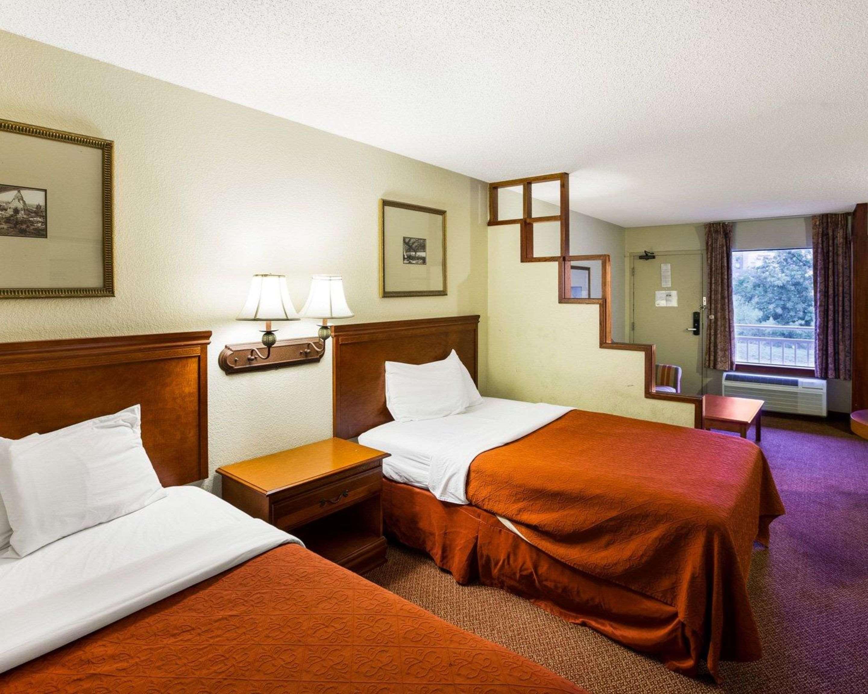 Rodeway Inn & Suites South Of Fiesta Park San Antonio Dış mekan fotoğraf