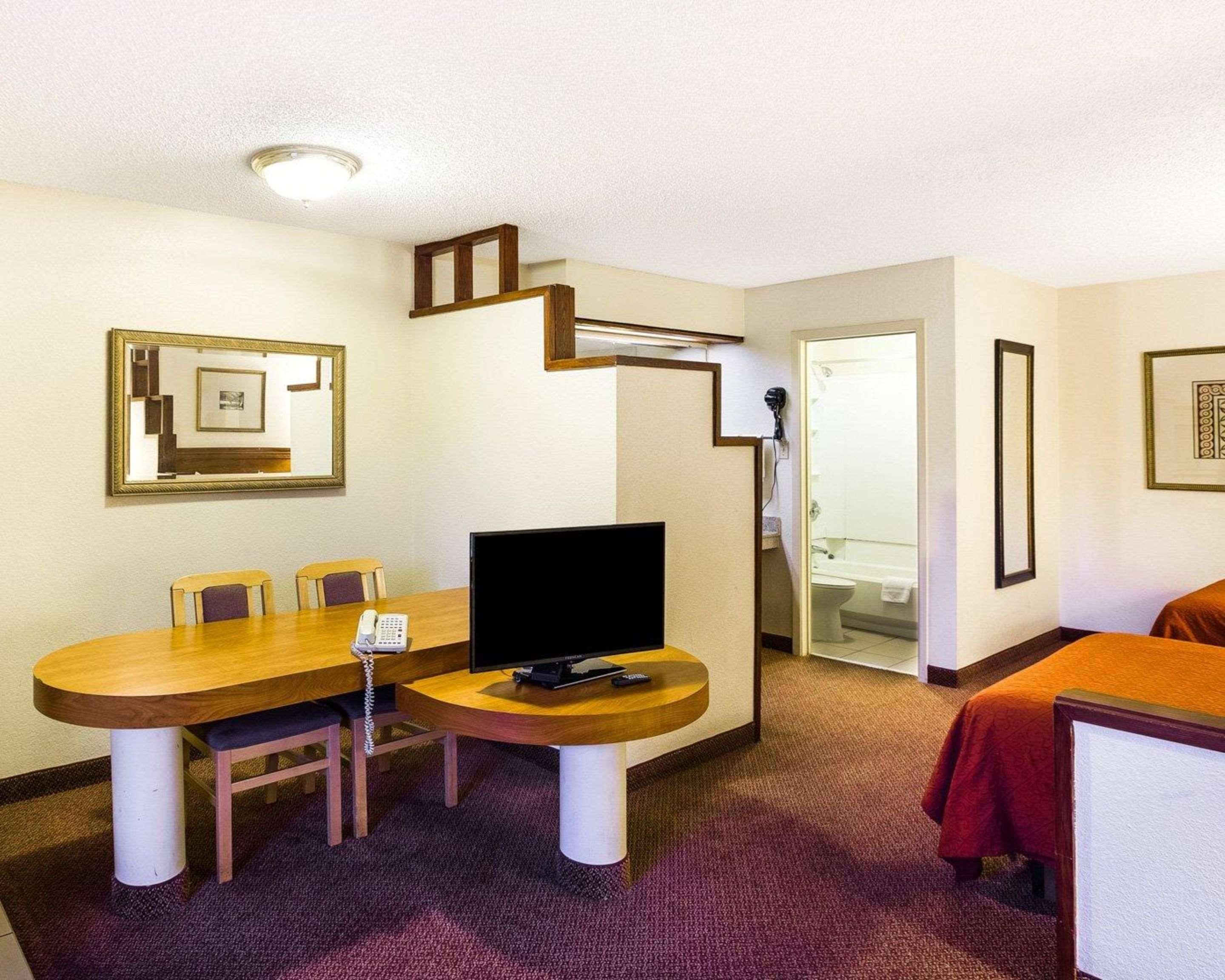 Rodeway Inn & Suites South Of Fiesta Park San Antonio Dış mekan fotoğraf
