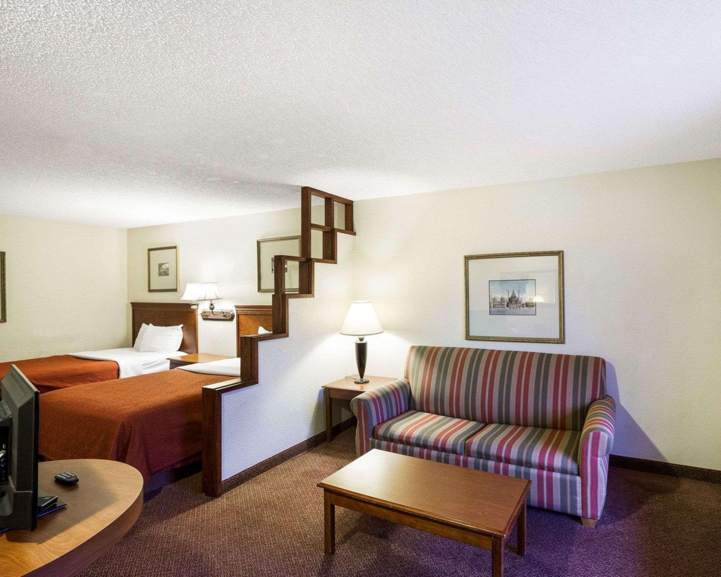 Rodeway Inn & Suites South Of Fiesta Park San Antonio Dış mekan fotoğraf