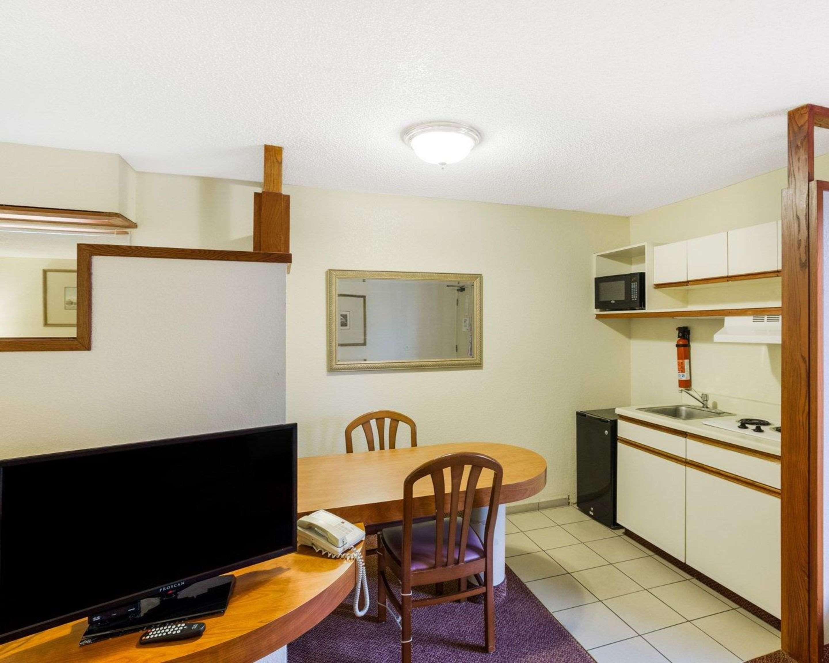 Rodeway Inn & Suites South Of Fiesta Park San Antonio Dış mekan fotoğraf
