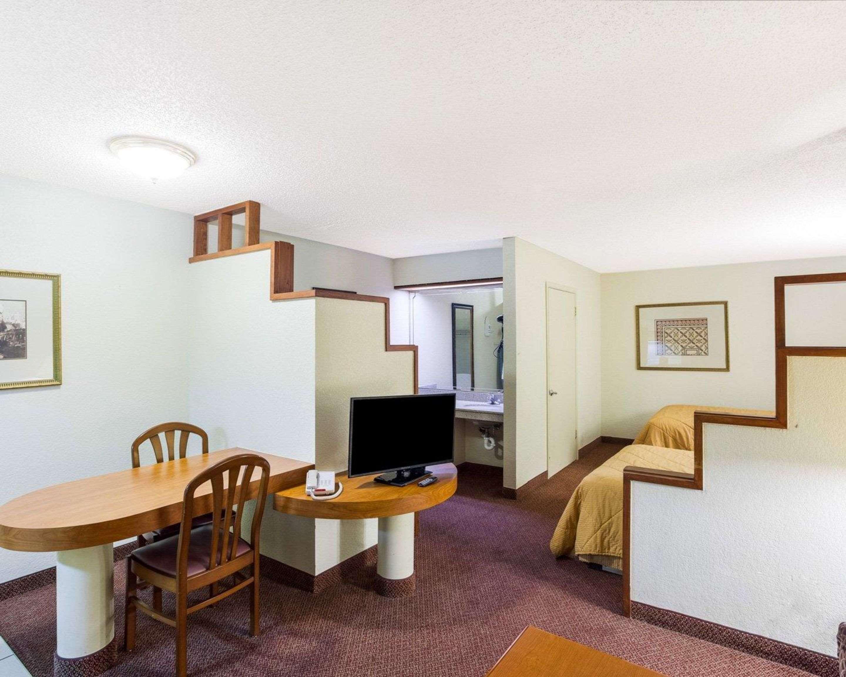 Rodeway Inn & Suites South Of Fiesta Park San Antonio Dış mekan fotoğraf