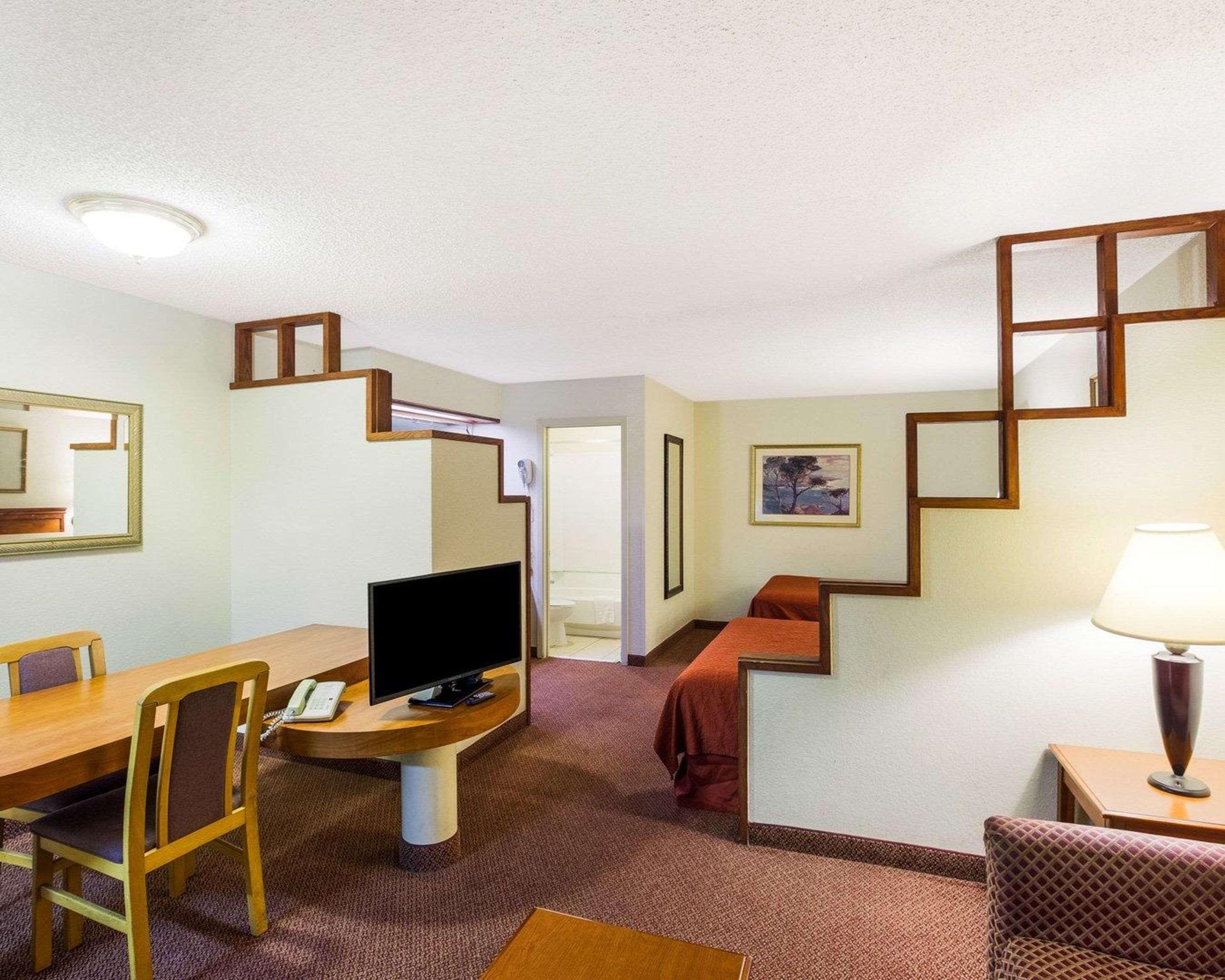 Rodeway Inn & Suites South Of Fiesta Park San Antonio Dış mekan fotoğraf