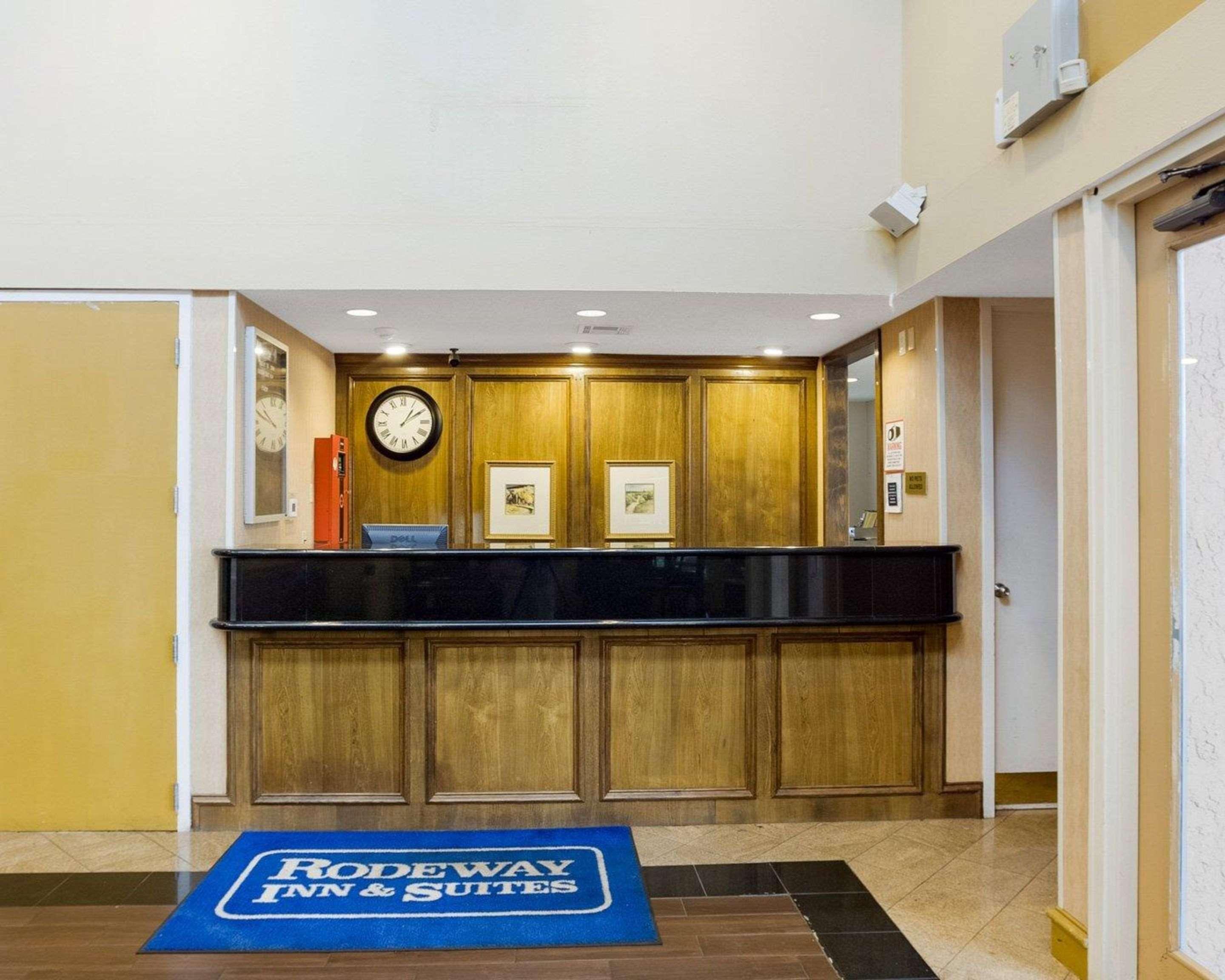 Rodeway Inn & Suites South Of Fiesta Park San Antonio Dış mekan fotoğraf
