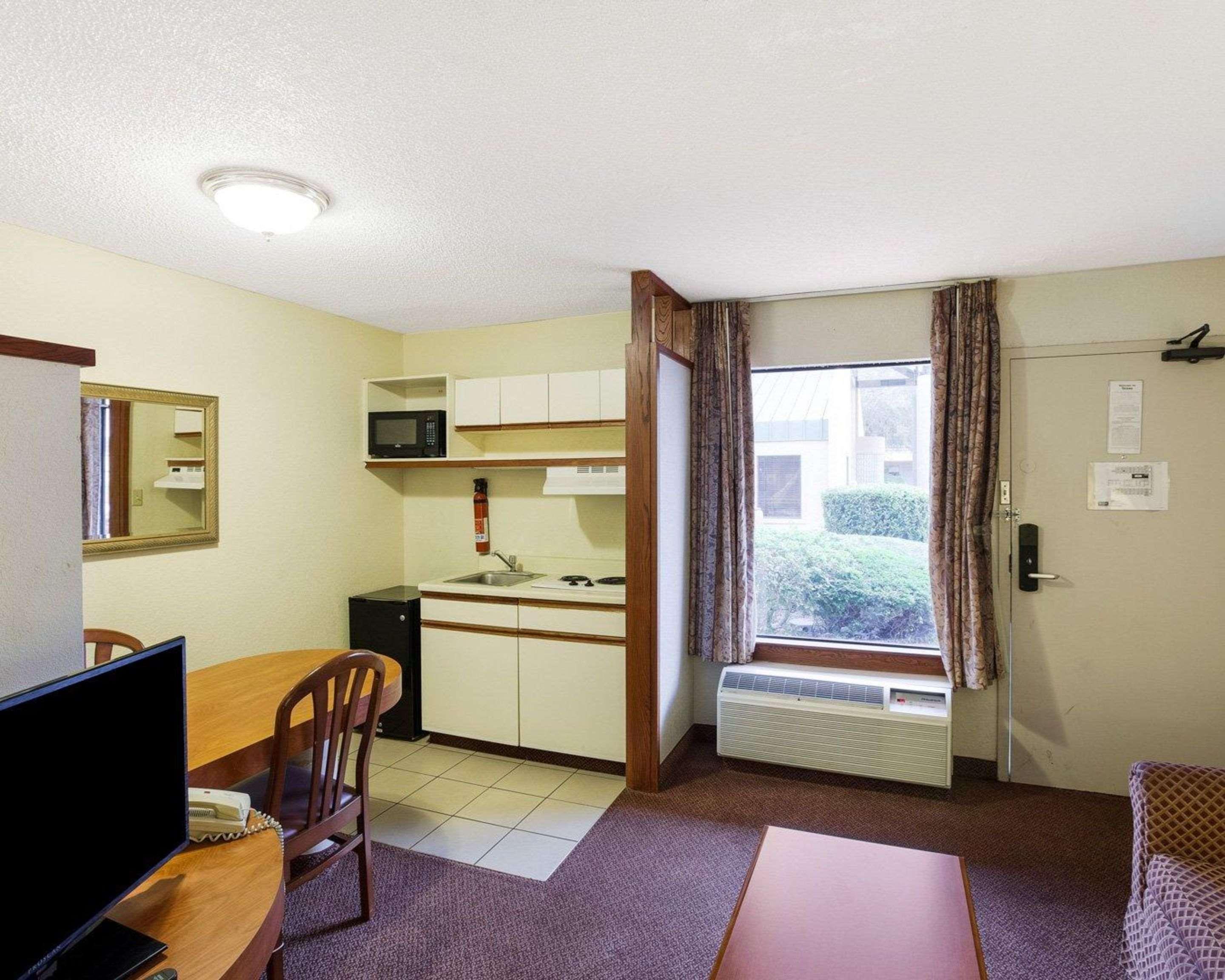 Rodeway Inn & Suites South Of Fiesta Park San Antonio Dış mekan fotoğraf