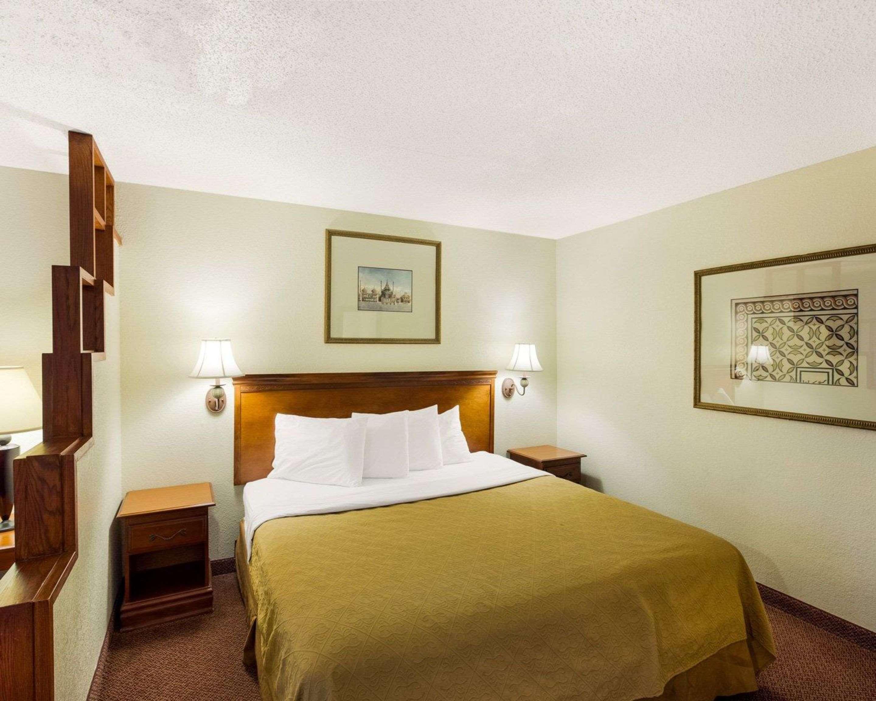 Rodeway Inn & Suites South Of Fiesta Park San Antonio Dış mekan fotoğraf
