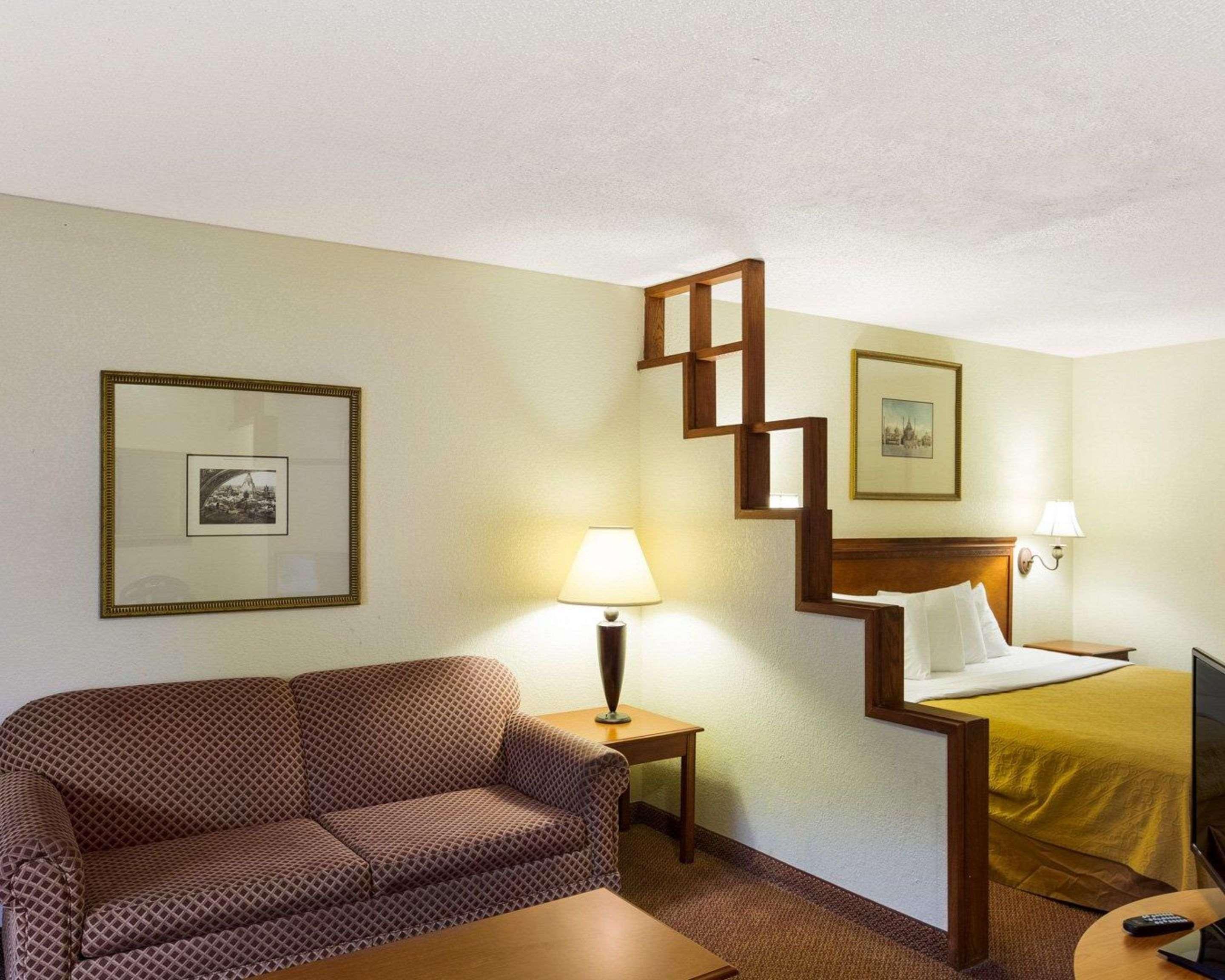 Rodeway Inn & Suites South Of Fiesta Park San Antonio Dış mekan fotoğraf