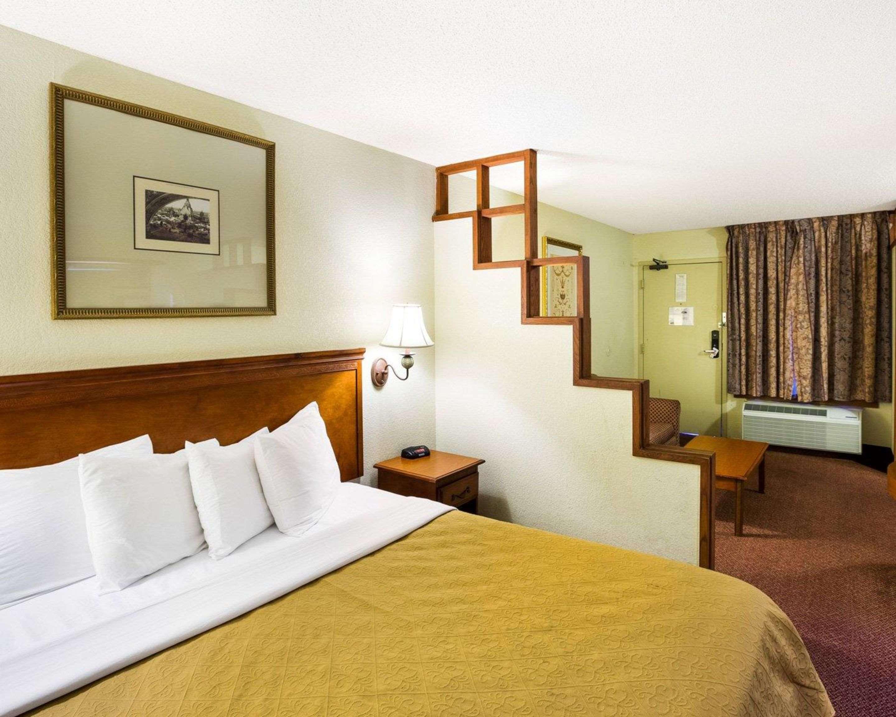 Rodeway Inn & Suites South Of Fiesta Park San Antonio Dış mekan fotoğraf