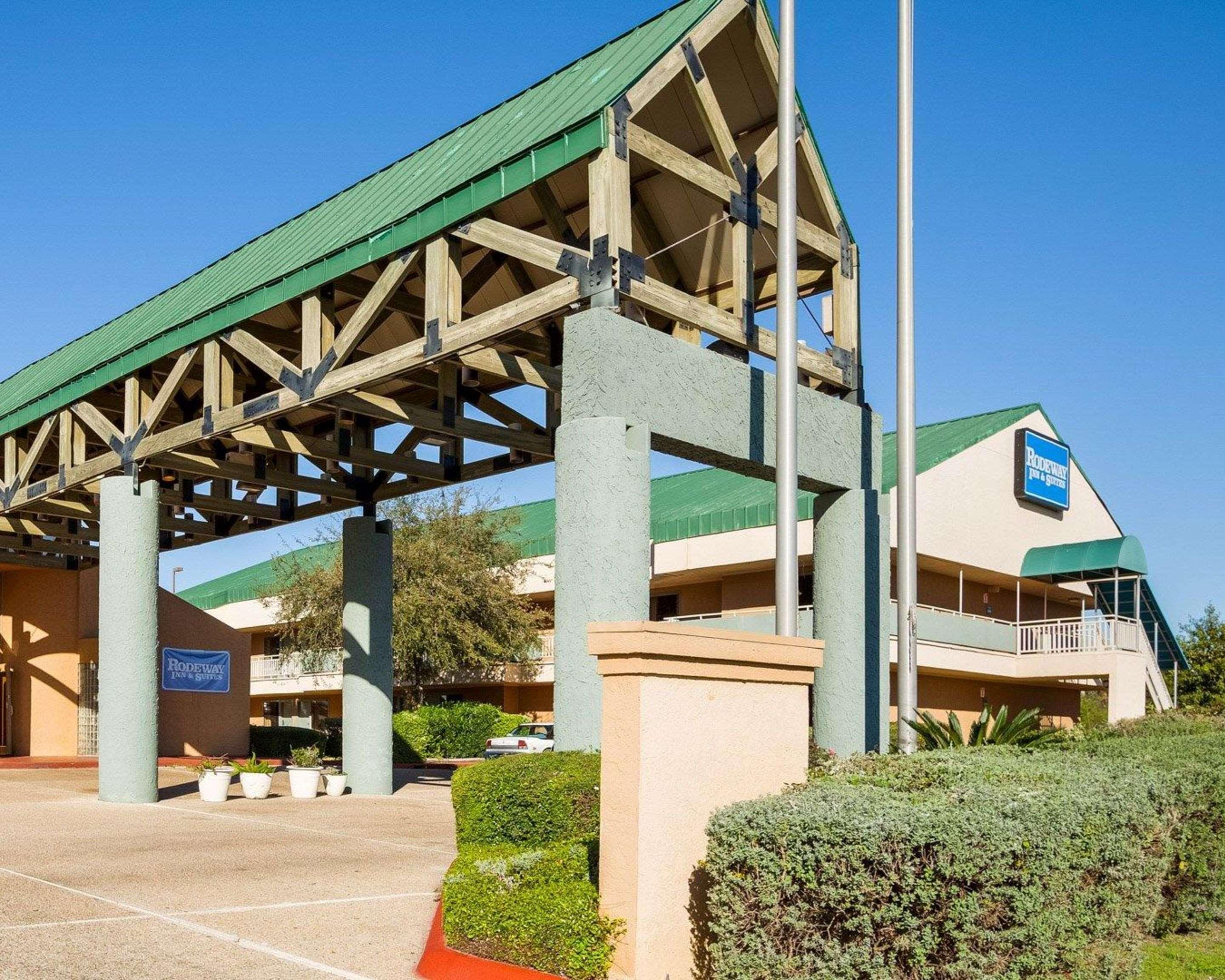 Rodeway Inn & Suites South Of Fiesta Park San Antonio Dış mekan fotoğraf